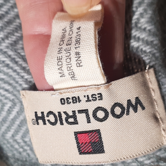 Woolrich Classic Grey And White Striped Comfy Soft Lightweight Throw Blanket - Picture 4 of 7